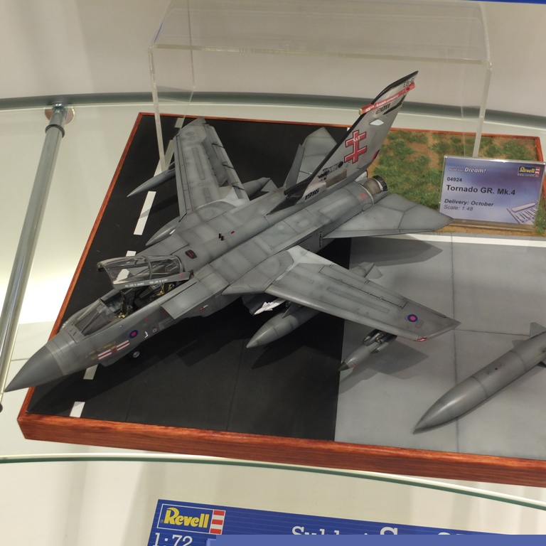 revell_90_of_94.jpg