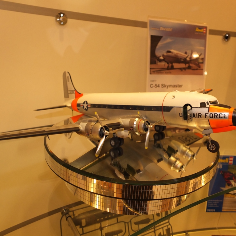 revell_43_of_94.jpg