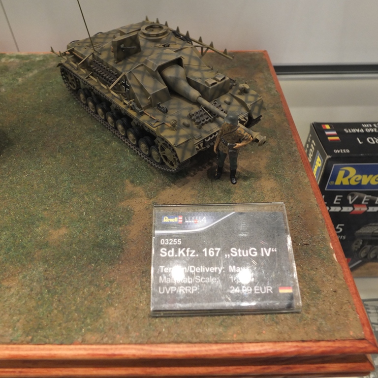 revell_05_of_44.jpg