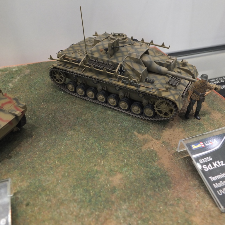 revell_06_of_44.jpg